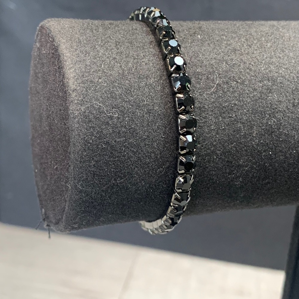 Black Rhinestone Stretch Tennis Bracelet Gunmetal Tone 6 Inch 5362